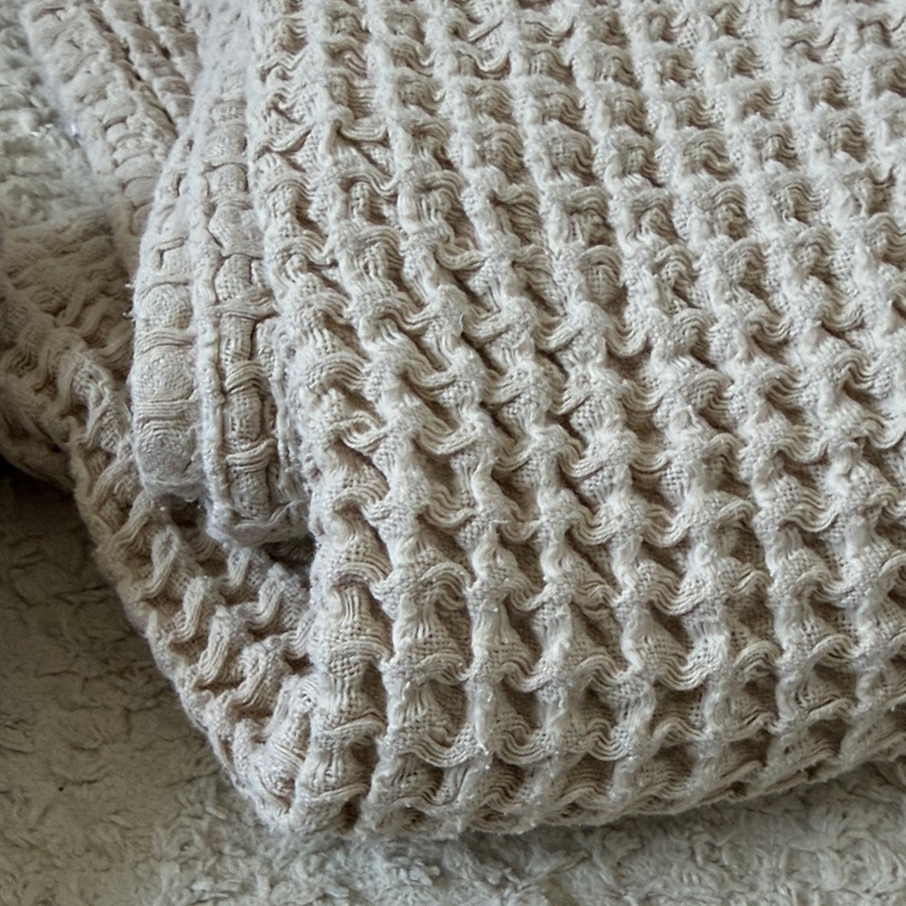 Waffle Knit Throw Blanket Set in Pink and Beige - Picture 3 of 8